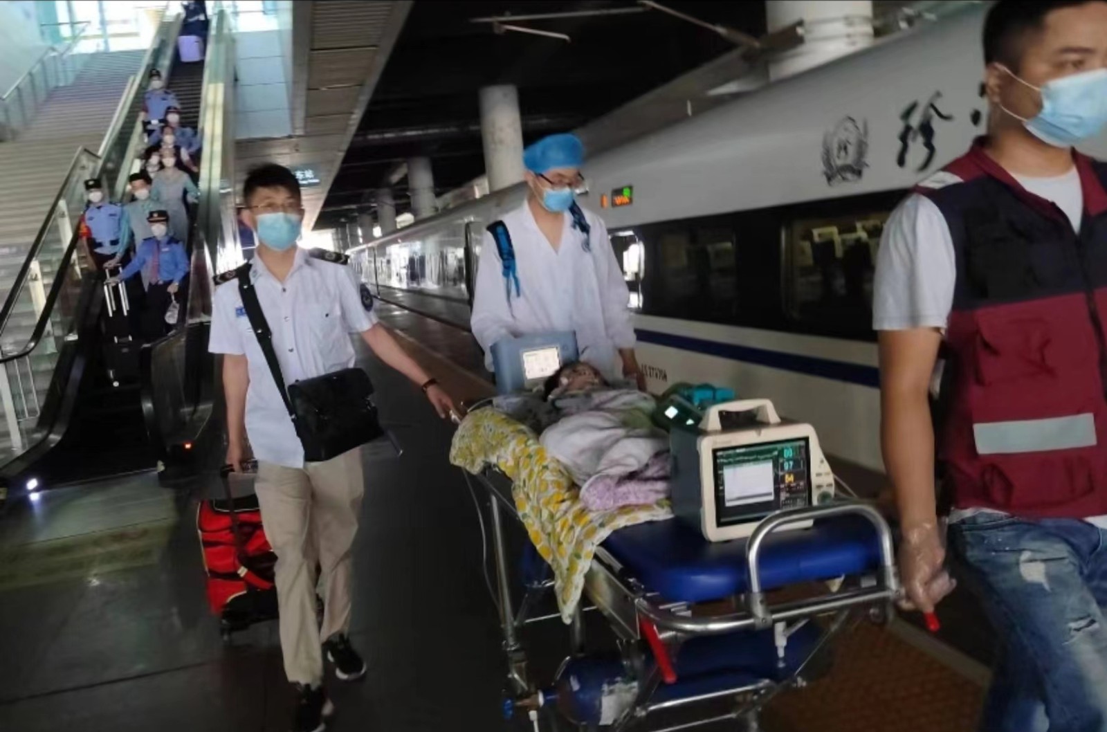 甘孜县高铁转运公司